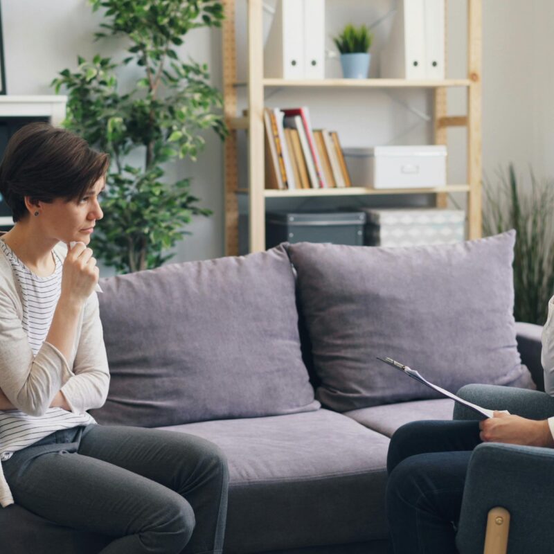 Woman meeting with a speech therapist for speech therapy after stroke.