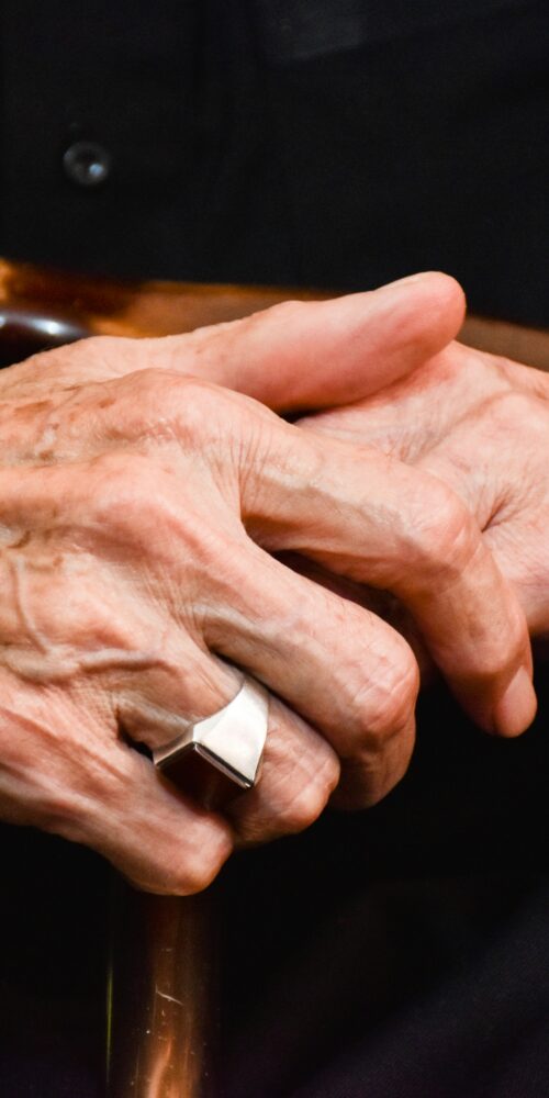 Can physical therapy help arthritis? An older gentleman's arthritic hands holding a cane